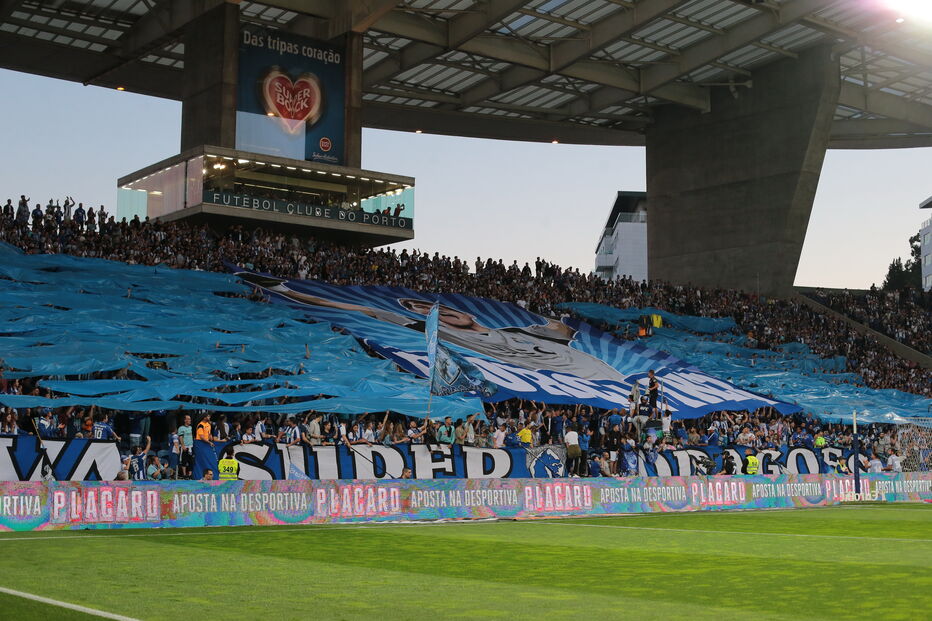 Equipa e adeptos do FC Porto deixam mensagem a Iker Casillas antes de partida no Dragão