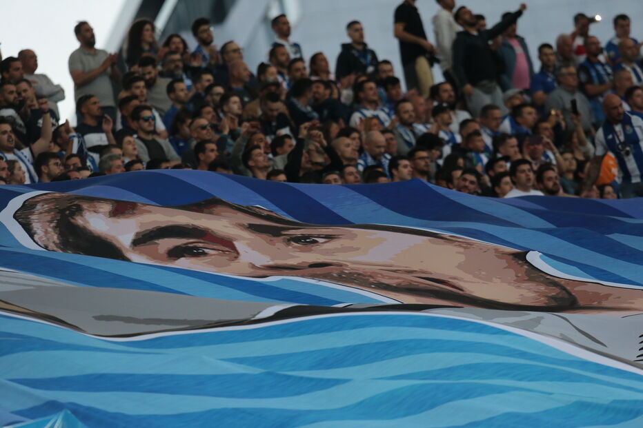 Equipa e adeptos do FC Porto deixam mensagem a Iker Casillas antes de partida no Dragão