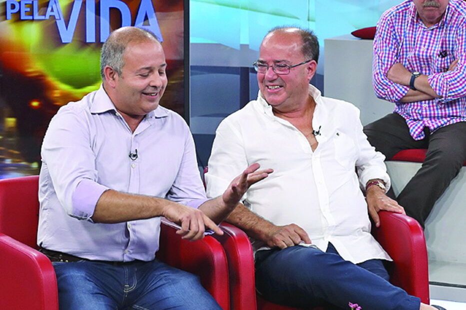 Professor José Pires (à direita) com o antigo aluno João Luís  