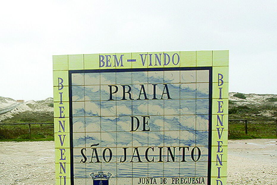 Caíram ao mar na praia de S. Jacinto