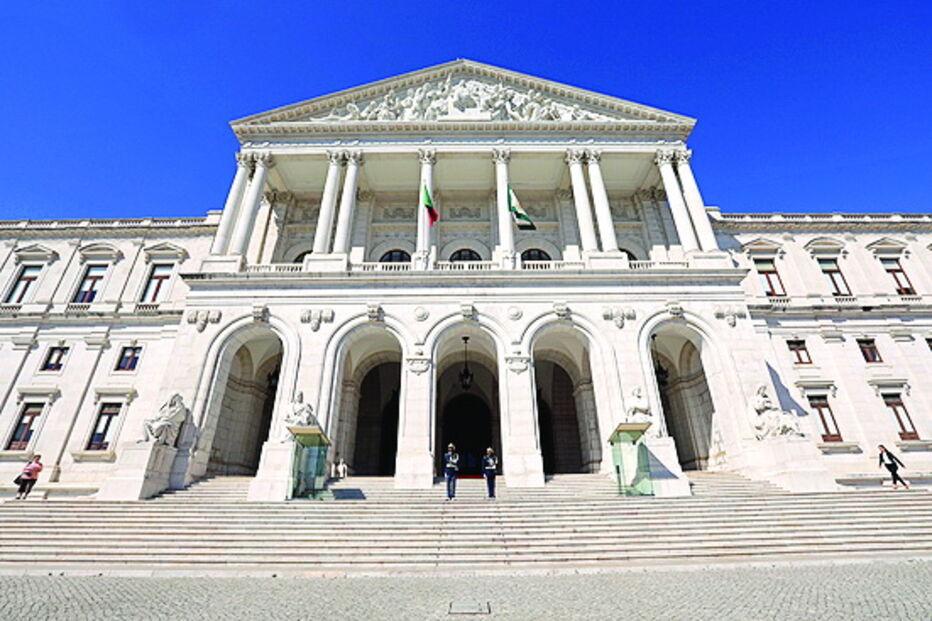 Deputados apanhados no caso das viagens ao Euro pagas pela Galp 