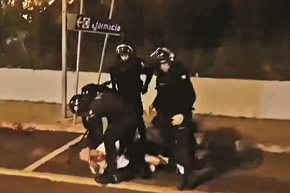 Equipa de Intervenção Rápida da PSP foi chamada à rua João de Freitas Branco 