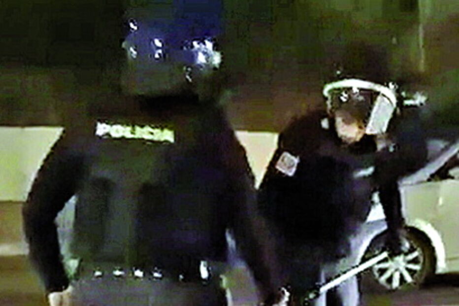 Três adeptos foram detidos, entre eles uma mulher, acusados de distúrbios e injúrias 