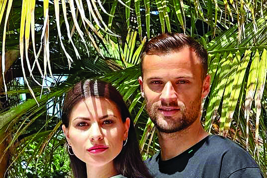 Seferovic e Amina casaram-se no dia cinco de abril e esperam o primeiro filho