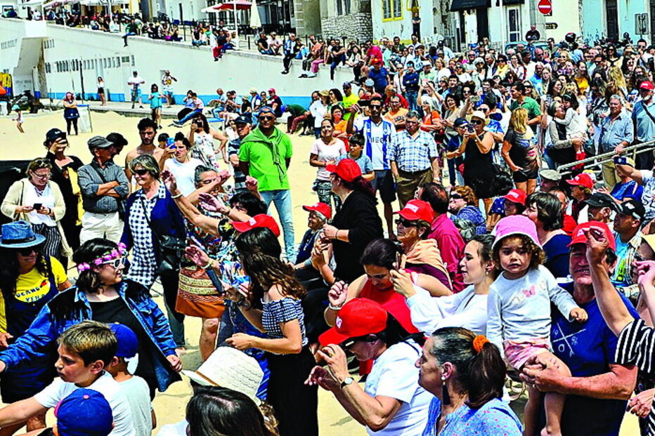 Centenas de pessoas participaram na iniciativa do Correio da Manhã, que se realizou na praia da Nazaré, e apelou à adoção de comportamentos de segurança por parte não só da comunidade piscatória como de todos aqueles que usufruem do mar  