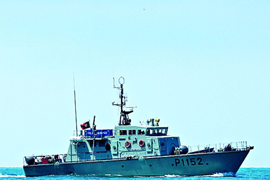 Embarcação da Marinha integrou exercício e esteve junto à orla costeira para intervir se fosse necessária uma busca mais alargada