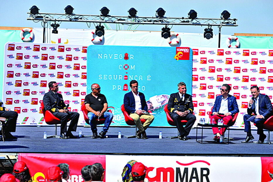 Debate foi moderado por José Carlos Castro e contou com a participação de várias personalidades nacionais e locais 