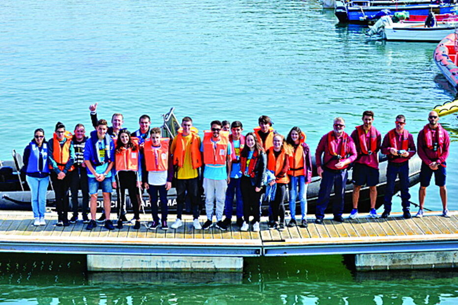 Entusiasmo marcou o batismo de mar dos estudantes que viveram experiência inédita a bordo de lancha da Polícia Marítima  