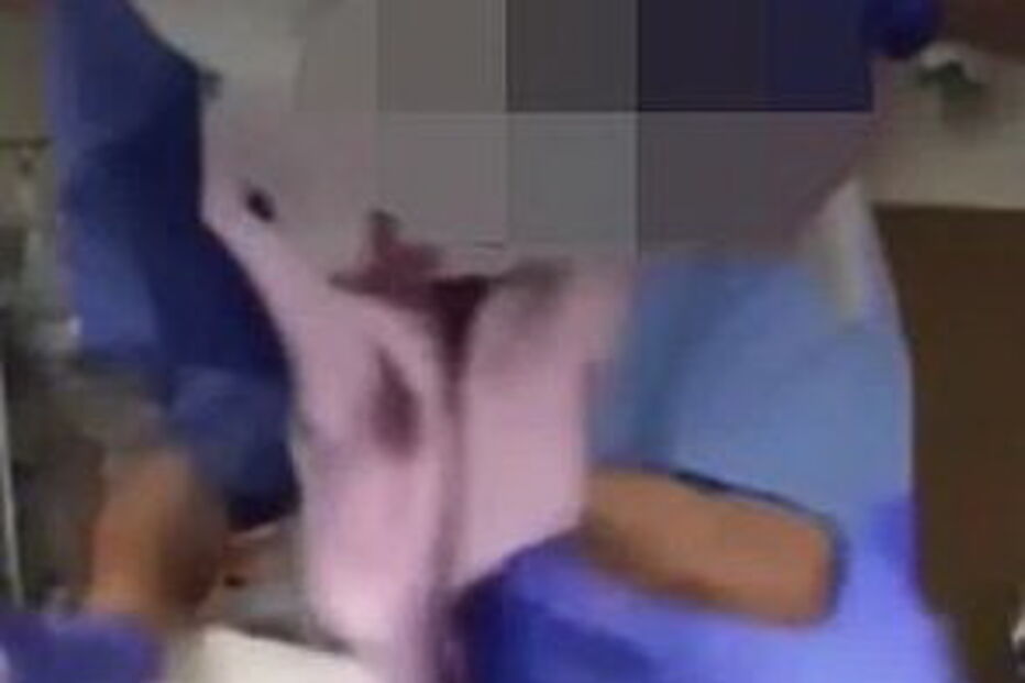Vídeo mostra queda aparatosa de bebé prematura após lapso de médico
