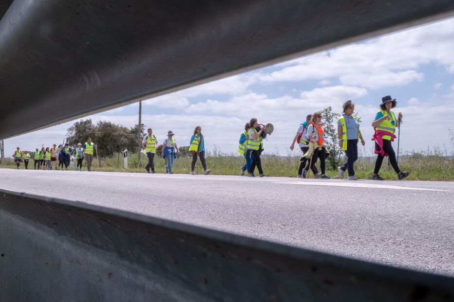Grupo de cem fiéis partiu ontem de Évora rumo ao Santuário de Fátima, onde esperam chegar no próximo dia 11, sábado 