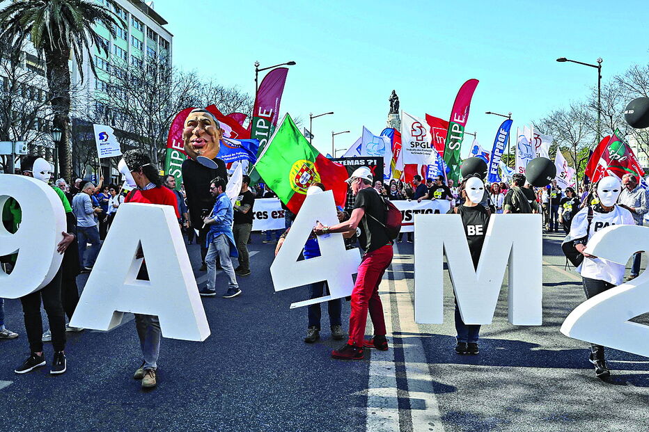 O Governo diz que além dos custos orçamentais imediatos, a reposição exigida pelos professores irá pressionar no futuro as contas da Caixa Geral de Aposentações 