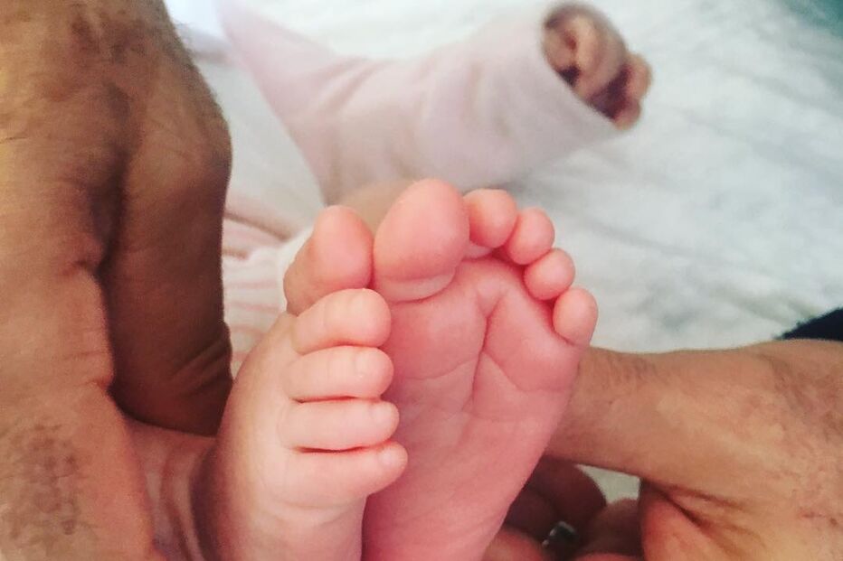 pé de Lua, filha de José Raposo e Sara Barradas.jpg