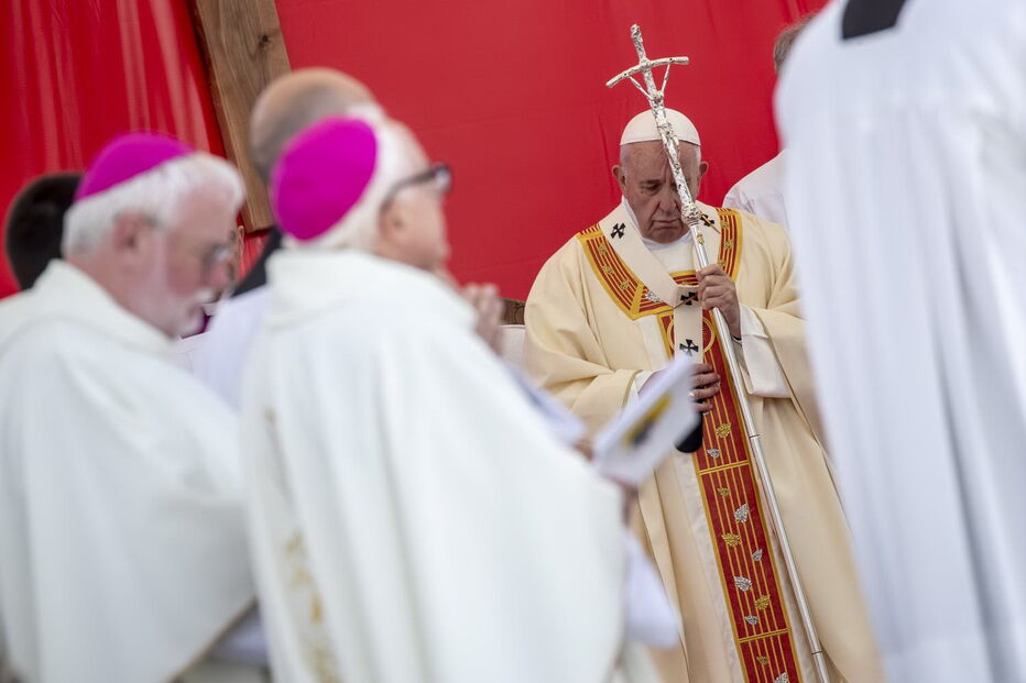 Papa reza no memorial a madre Teresa de Calcutá e pede que interceda pelos pobres