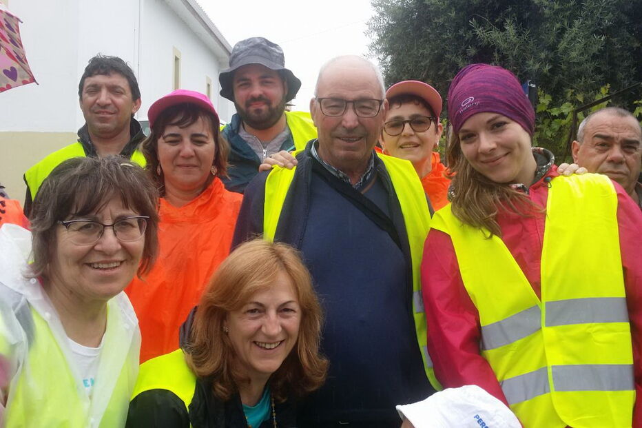 Manuel Paulo (ao centro na foto), rodeado do grupo que este ano peregrina com ele até ao Santuário de Fátima 