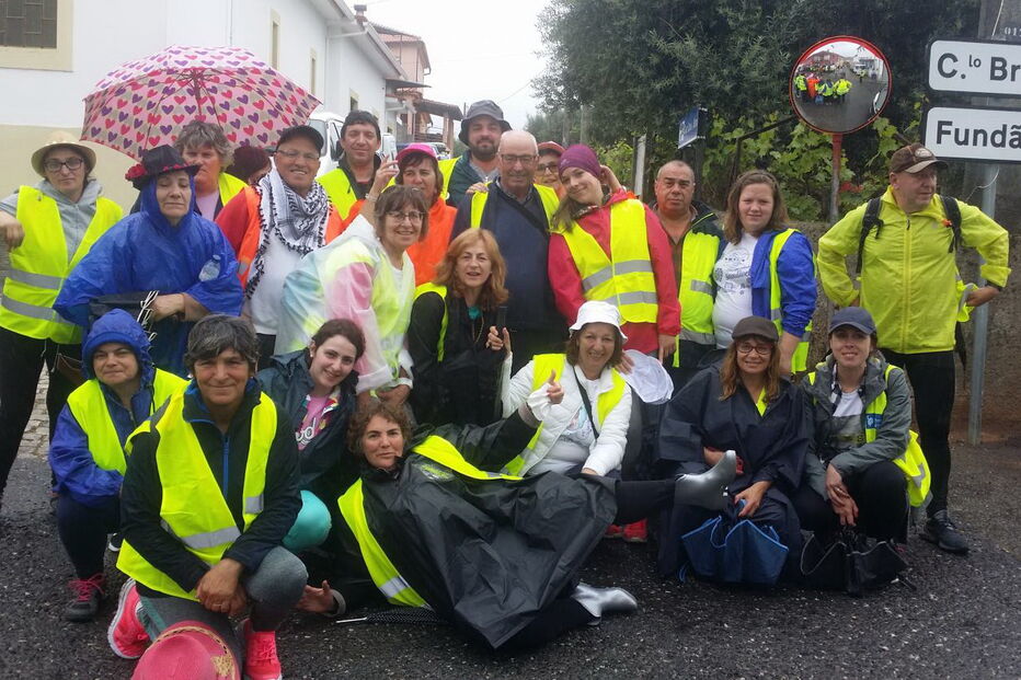 Manuel Paulo (ao centro na foto), rodeado do grupo que este ano peregrina com ele até ao Santuário de Fátima 