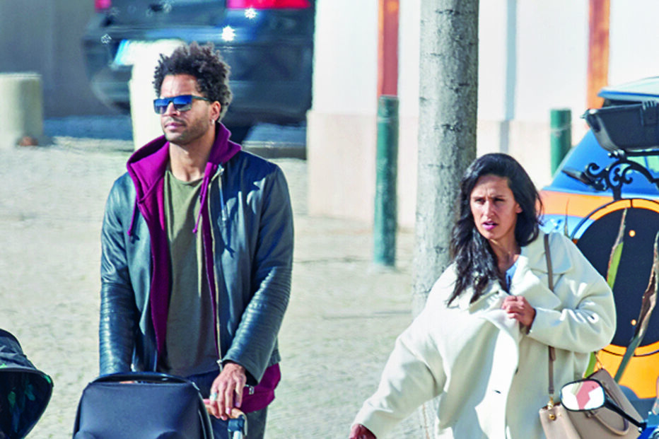 Rita Pereira com o filho e o namorado 