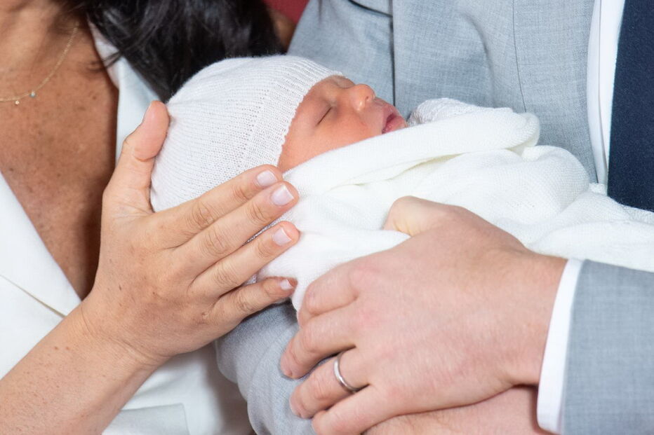 Harry e Meghan apresentam o filho ao mundo