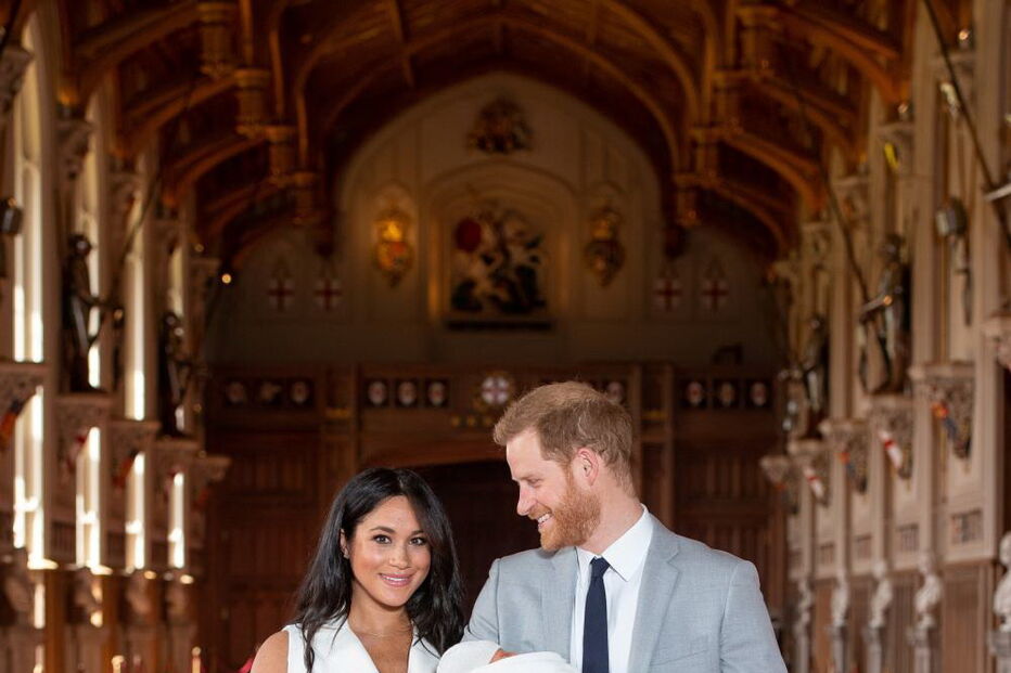 Harry e Meghan apresentam o filho ao mundo