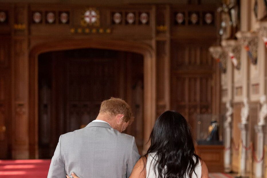 Harry e Meghan apresentam o filho ao mundo	