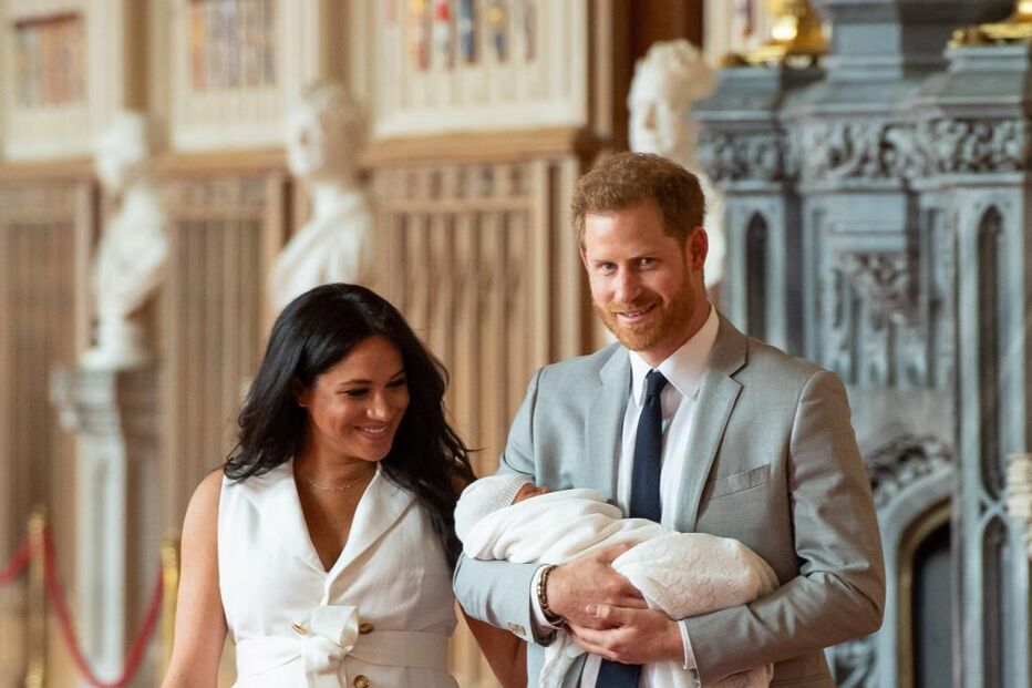 Meghan e Harry apresentam pequeno 'Archie'