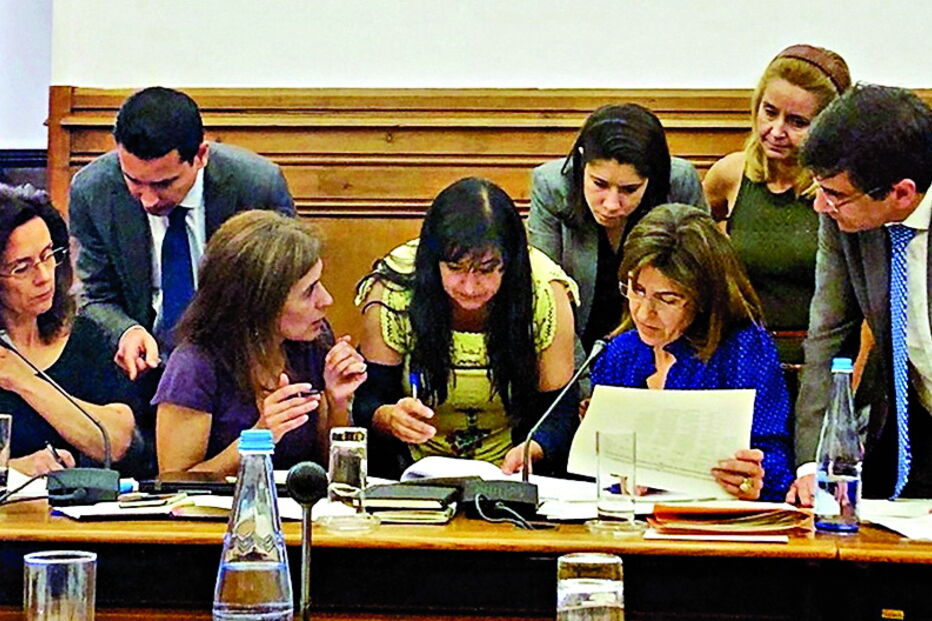 Deputados de CDS, PCP, BE e PSD que aprovaram medida na comissão   