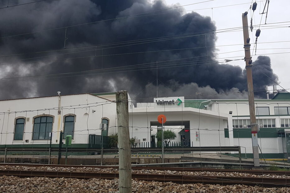 Incêndio consome fábrica têxtil em Ovar