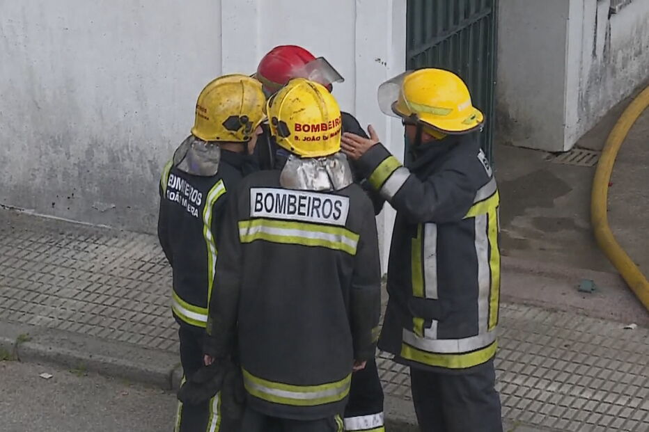 Incêndio consome fábrica têxtil em Ovar