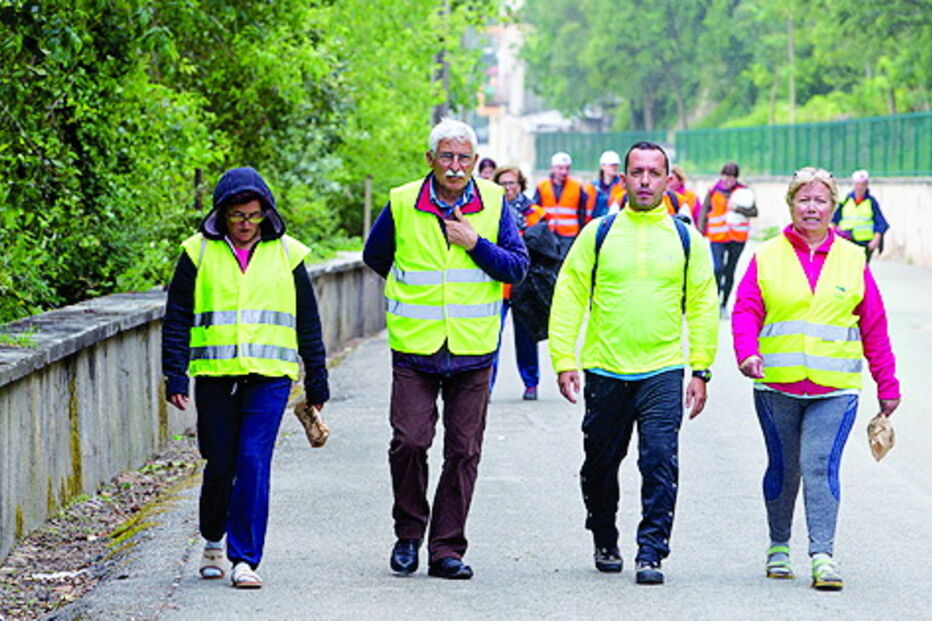 Peregrinos fazem caminhada até Fátima