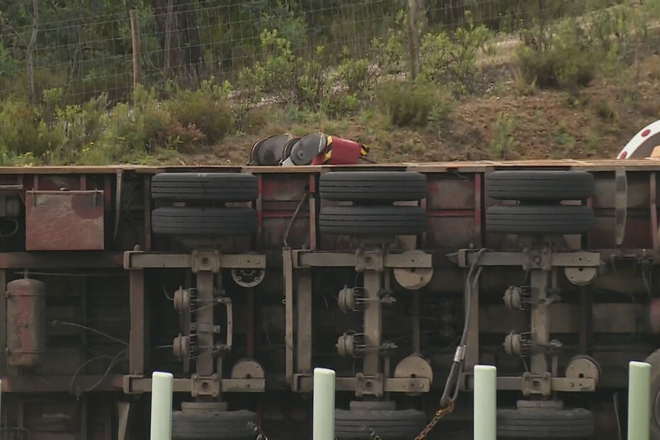 Despiste de camião corta A17 na Figueira da Foz no sentido Sul - Norte