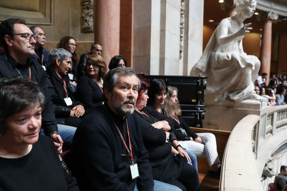 Mário Nogueira, o secretário-geral da FENPROF, assiste à votação do texto final sobre a contagem integral do tempo de serviço dos professores