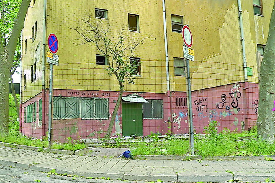 Colocadas grades de proteção junto aos edifícios