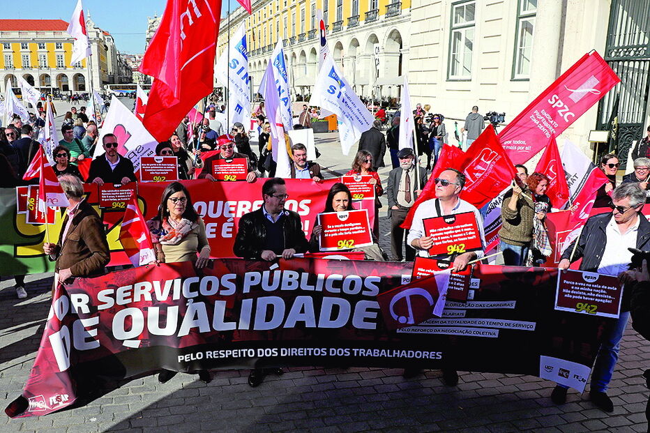Funcionários públicos manifestaram-se contra o congelamento dos salários