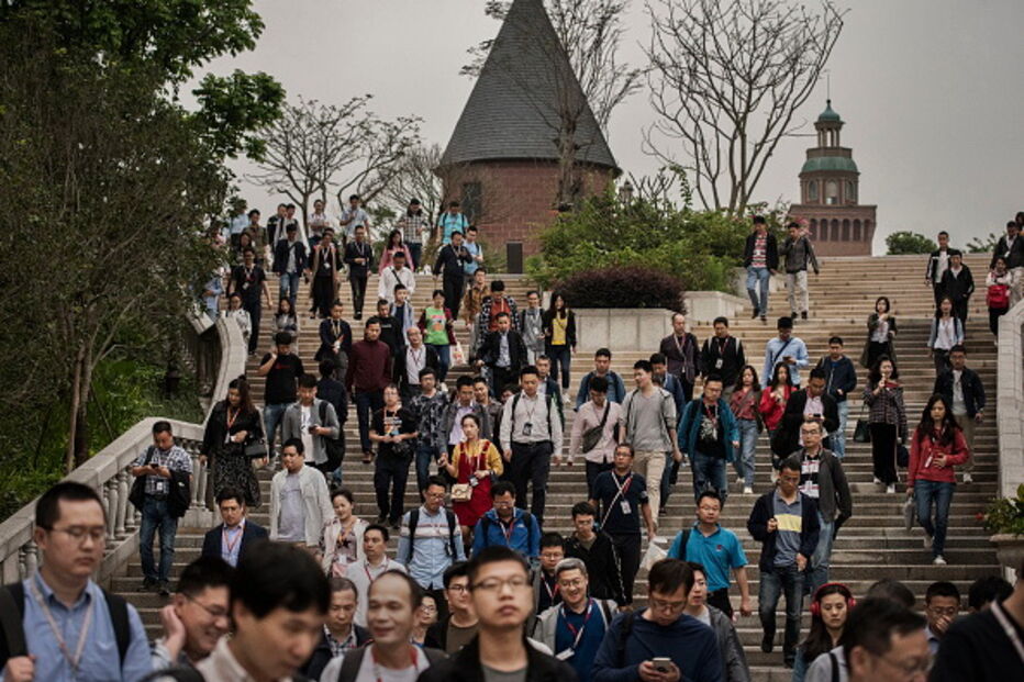 Huawei, a tecnológica milionária onde os trabalhadores dormem debaixo das secretárias