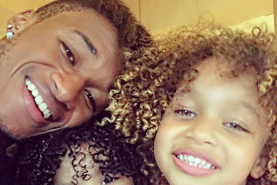 Yannick Djaló com Lyonce e Lyannnii