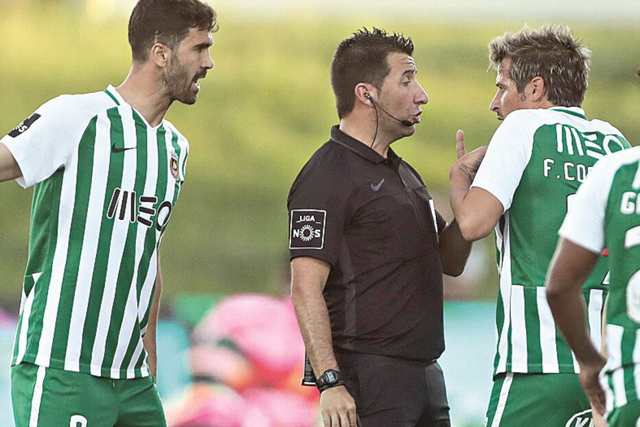 Hugo Miguel, que dirigiu o Rio Ave-Benfica (2-3), foi criticado pelo FC Porto 