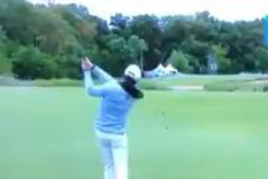 Golfista acerta em cheio na cabeça da mulher 