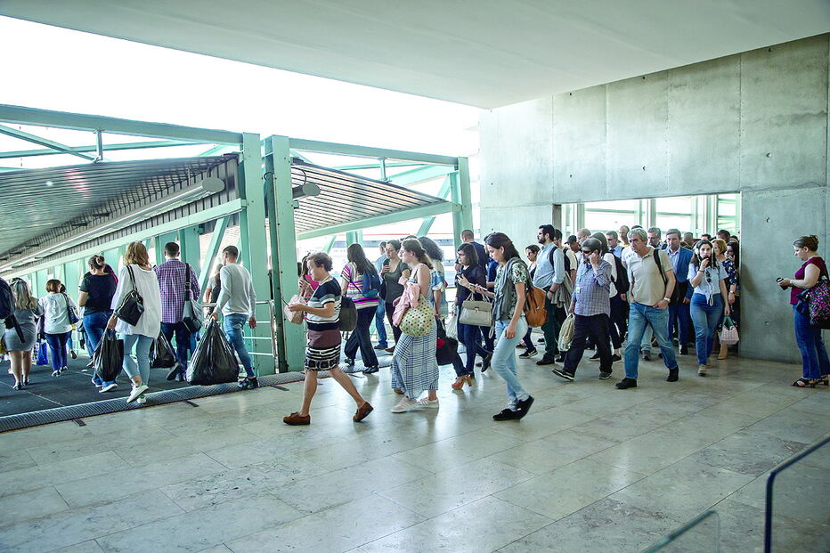 Os barcos que fazem a ligação entre as duas margens do Tejo andam cada vez mais cheios - e alguns são suprimidos  
