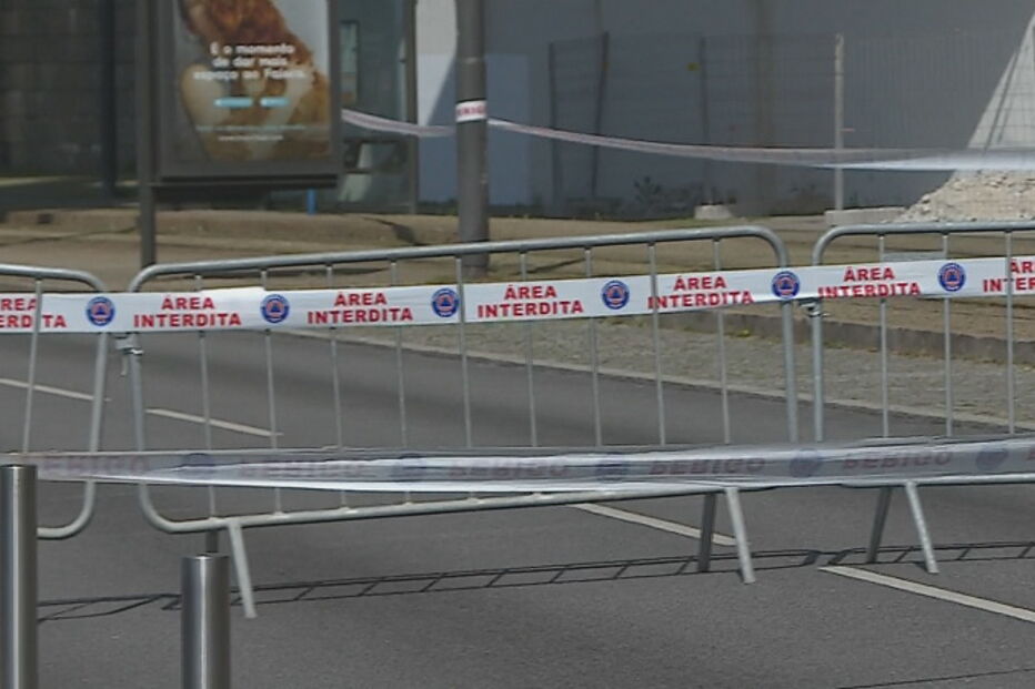 Queda de pedaços da ponte da Arrábida obriga ao corte da Marginal no Porto