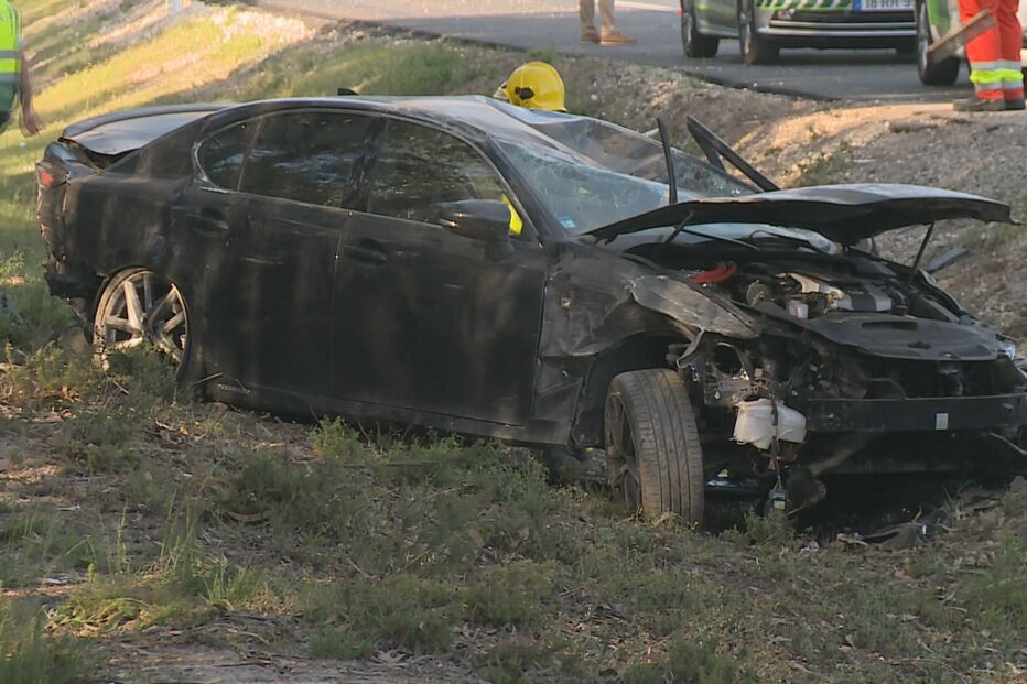 Santana Lopes sofre acidente na A1 em Leiria. Carro capotou várias vezes