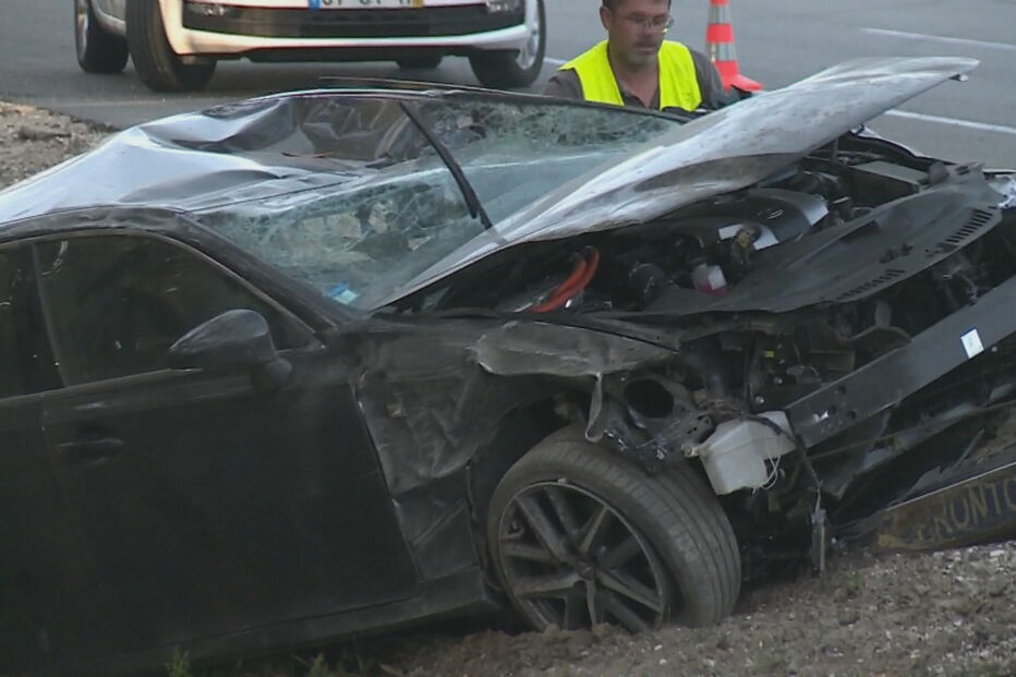 Veja como ficou o carro que Santana Lopes conduzia após acidente na A1
