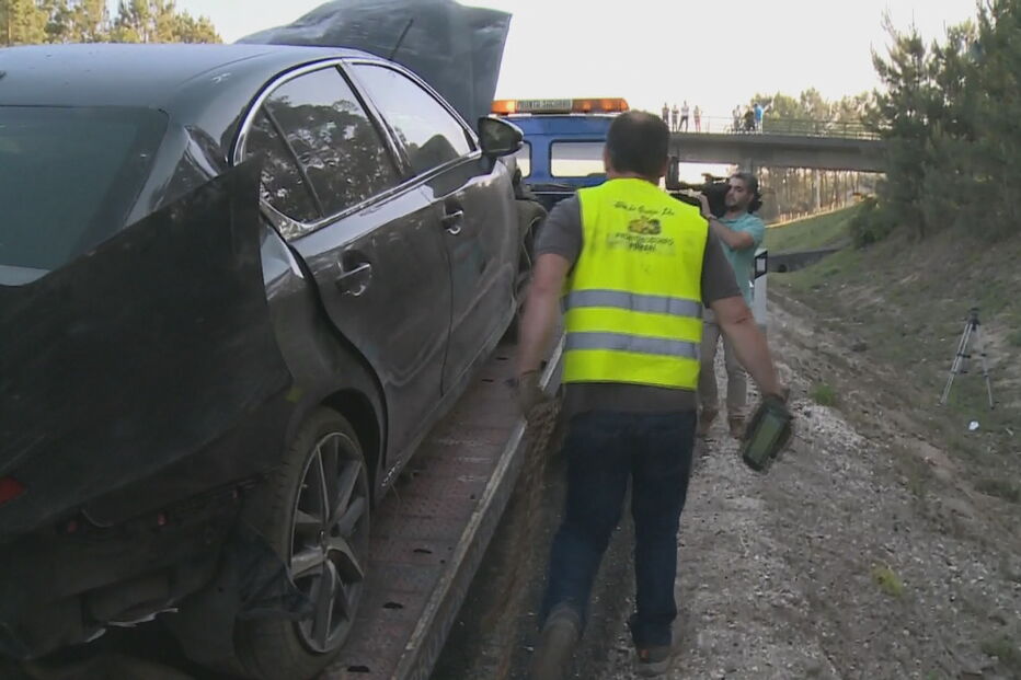Veja como ficou o carro que Santana Lopes conduzia após acidente na A1