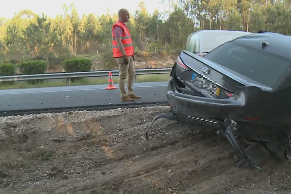 Veja como ficou o carro que Santana Lopes conduzia após acidente na A1