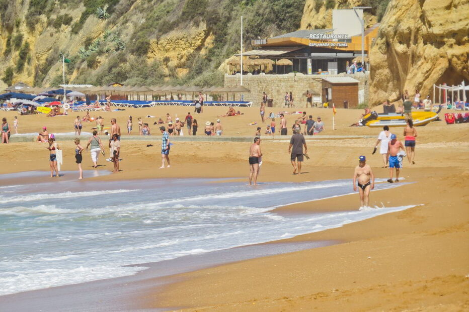 Época balnear arrancou em 35 praias do Algarve
