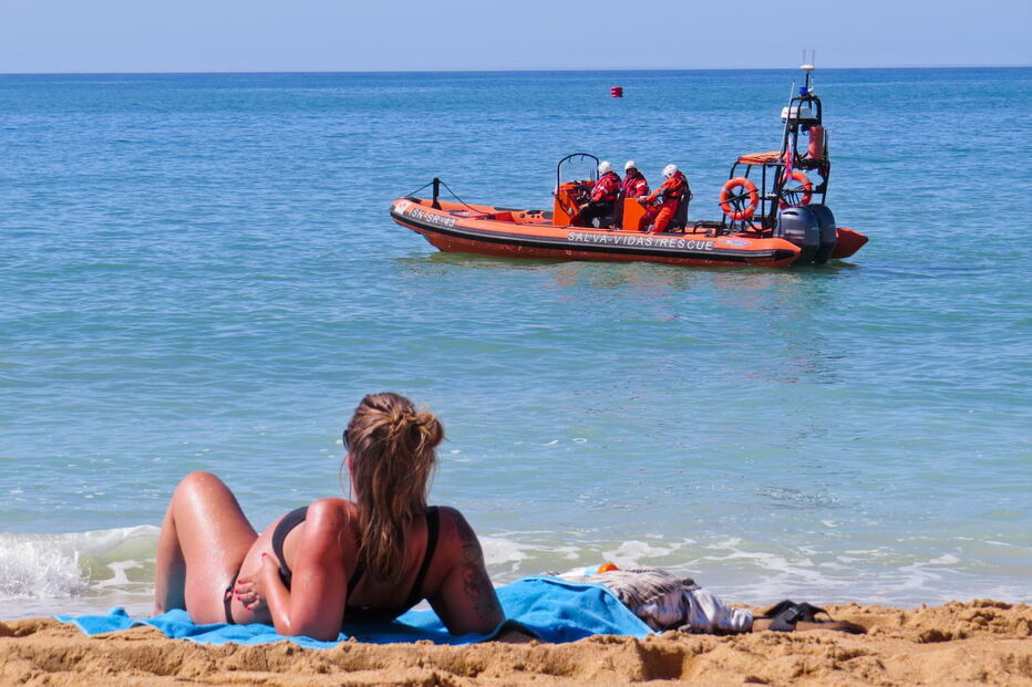 Época balnear arrancou em 35 praias do Algarve