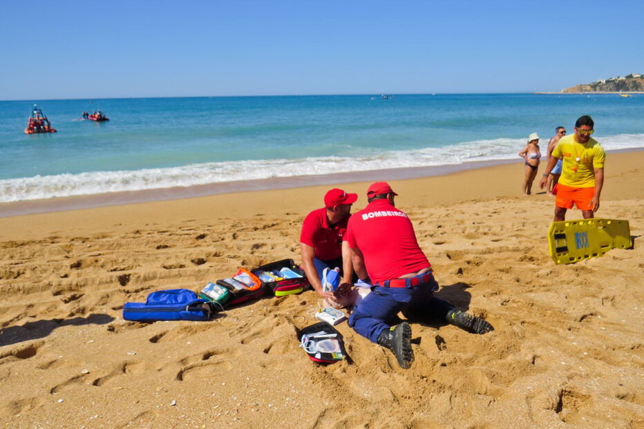 Época balnear arrancou em 35 praias do Algarve
