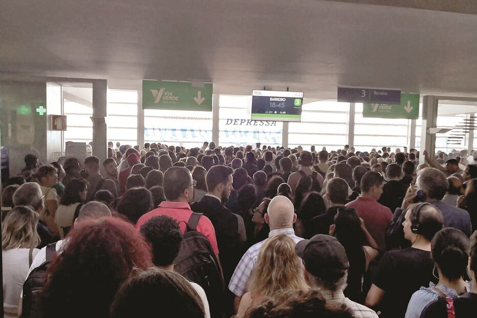 Supressão de barcos entre o Barreiro e Lisboa prejudica milhares de utentes, obrigados a esperar pela próxima ligação