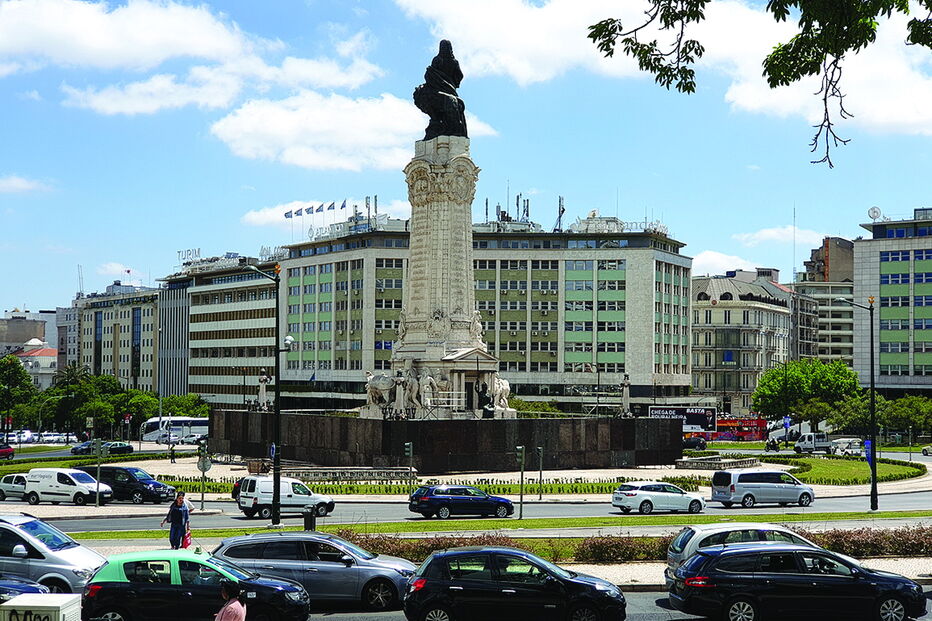 Prosseguem na praça Marquês de Pombal, em Lisboa, os preparativos para a festa do título nacional de futebol