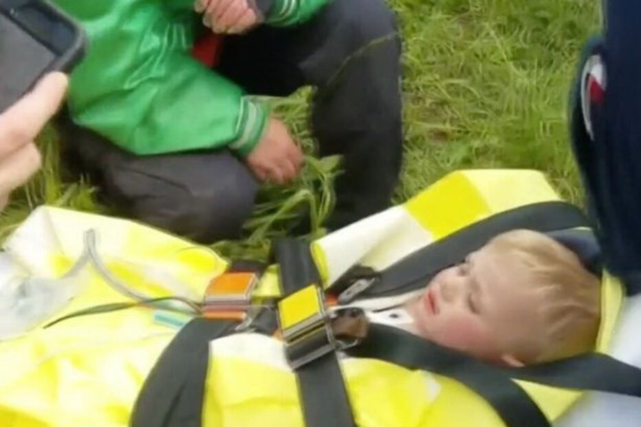Menino foi encontrado numa zona de penhasco a 600 metros de casa