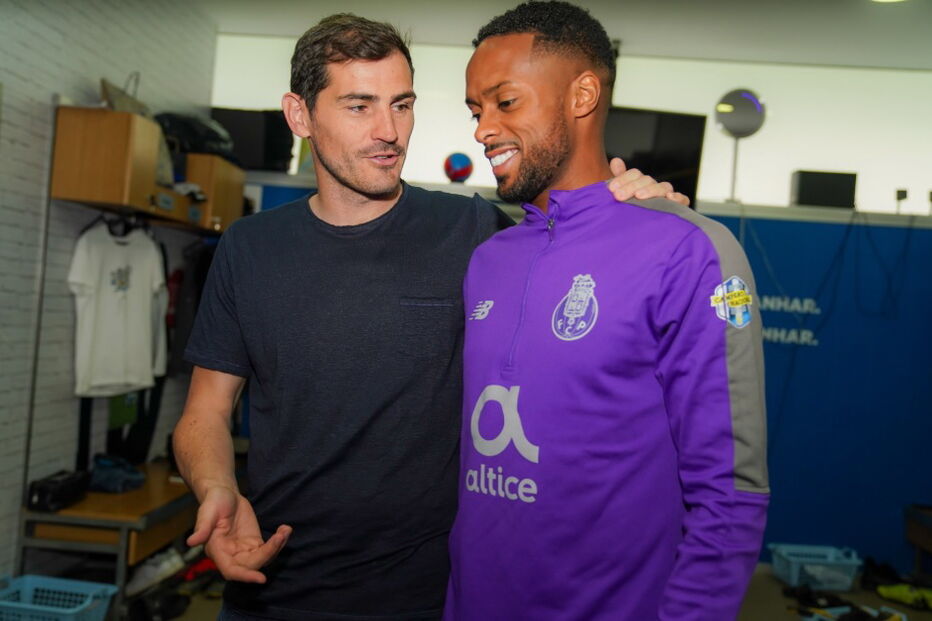 Iker Casillas a falar com Hernâni