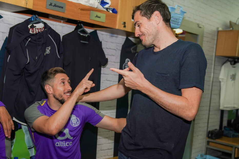 Iker Casillas a falar com Herrera